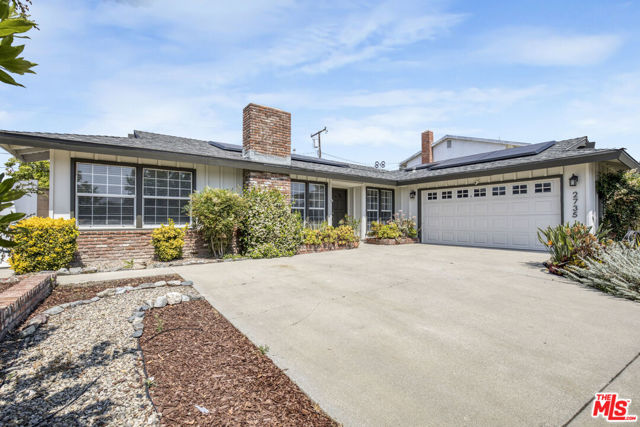2735 Beth Place, Simi Valley CA: https://media.crmls.org/mediaz/fd800754-98d5-4b82-a48a-1aedd717ef0a.jpg