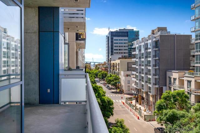 527 10Th Ave, San Diego, California 92101, 1 Bedroom Bedrooms, ,2 BathroomsBathrooms,Condominium,For Sale,10Th Ave,240021967SD