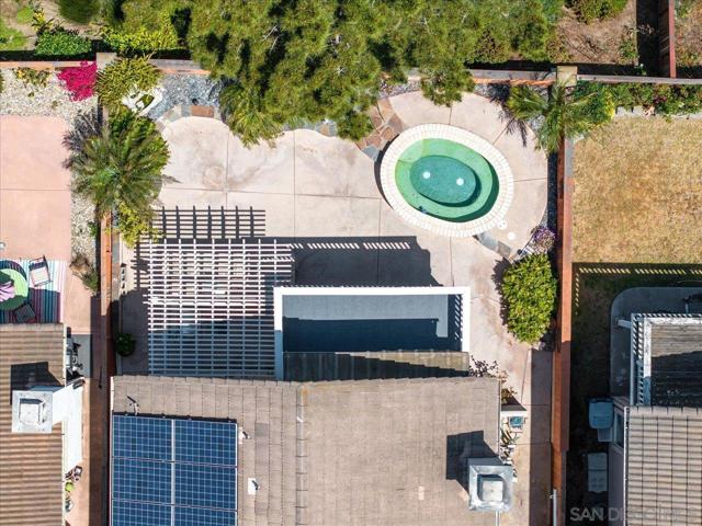 2412 Starlight Gln, Escondido CA: https://media.crmls.org/mediaz/fd807e46-588a-4eac-a1d5-ca65be5b48bd.jpg