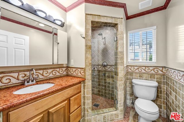 4421 Prospect Avenue, Los Angeles CA: https://media.crmls.org/mediaz/fd80a250-194e-4269-882e-868b77a67c9e.jpg