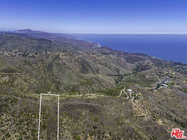 2 Murphy Way, Malibu CA: https://media.crmls.org/mediaz/fd80c2be-34ac-4104-856d-3e09902a73be.jpg