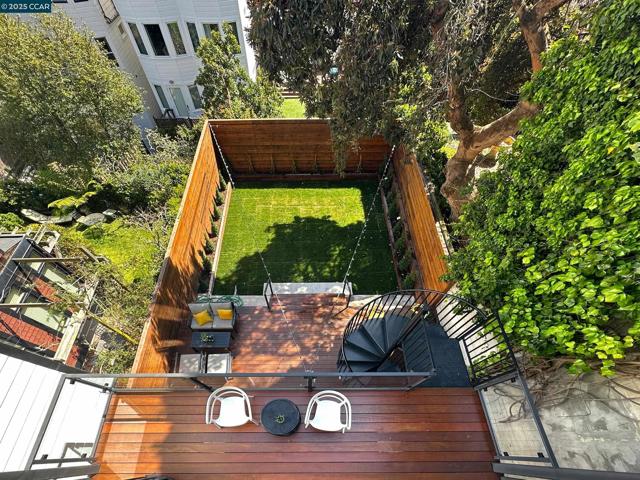 3169 Washington St, San Francisco CA: https://media.crmls.org/mediaz/fd80cf98-7ff9-4bf1-85f0-8091f8cf92e8.jpg