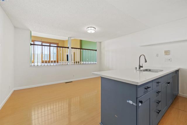 Image 7 of 42 For 300 Locust Dr  6