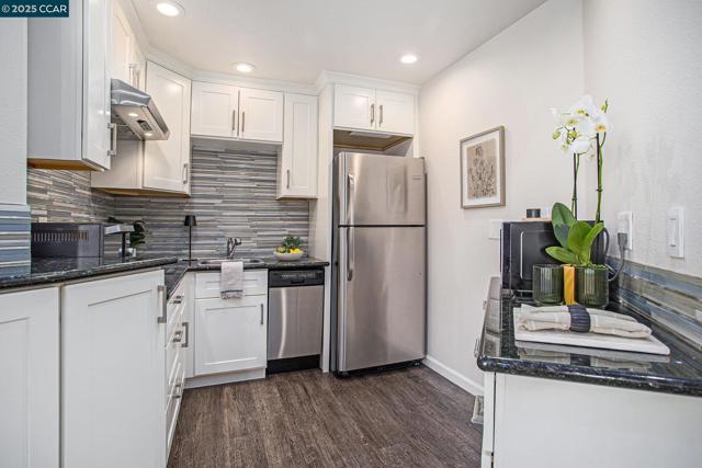 4001 Browning Dr, Concord CA: https://media.crmls.org/mediaz/fd81c9a5-ad42-4071-9b95-b017a495da82.jpg