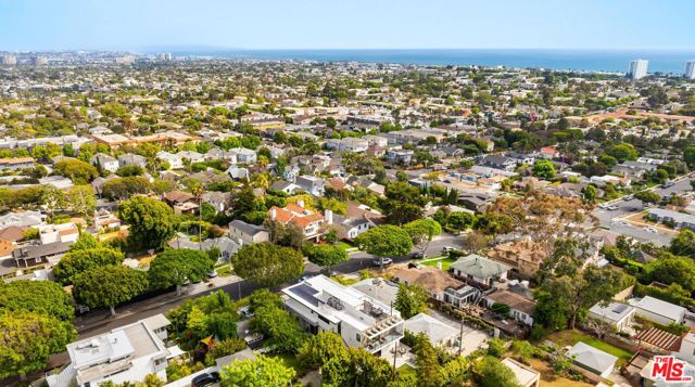 1213 Pine Street, Santa Monica CA: https://media.crmls.org/mediaz/fd820092-911c-4e4b-b33c-6d05499efb3c.jpg
