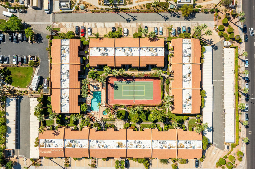 https://media.crmls.org/mediaz/fd824ce3-0871-4da0-95b6-7245eb1ab2c9.jpg?preset=X-Large
