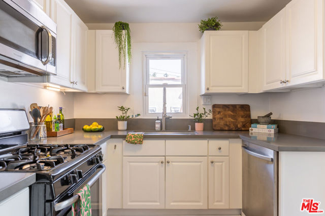 1519 Morton Terrace, Los Angeles CA: https://media.crmls.org/mediaz/fd82d414-1fa4-4ba8-a834-8146726bcb8d.jpg