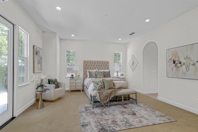 1993 Fairway Oaks Dr, Ripon CA: https://media.crmls.org/mediaz/fd83633b-21a0-4385-9293-a4e763c47d40.jpg