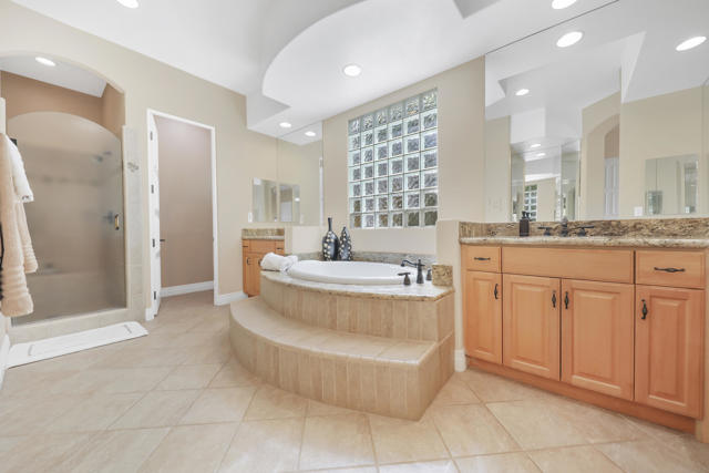 74102 Via Venezia, Palm Desert CA: https://media.crmls.org/mediaz/fd8380af-2c76-4509-8d36-e181a9520469.jpg