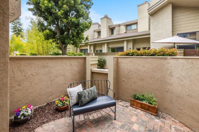 3330 Caminito Eastbluff, La Jolla CA: https://media.crmls.org/mediaz/fd838e16-1ab1-4fd9-8771-ff7ec0136994.jpg