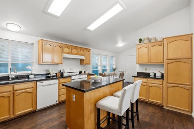 416 Lee Avenue, Half Moon Bay CA: https://media.crmls.org/mediaz/fd83ada8-5931-413b-82d2-3bb1ac3dd3fc.jpg