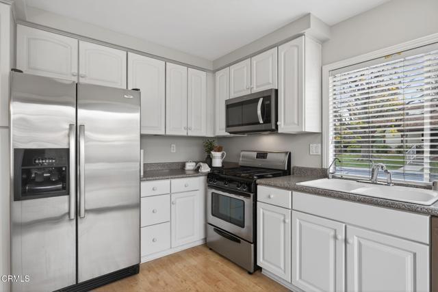 Detail Gallery Image 15 of 46 For 25702 Vista Fairways Dr, Valencia,  CA 91355 - 2 Beds | 2 Baths