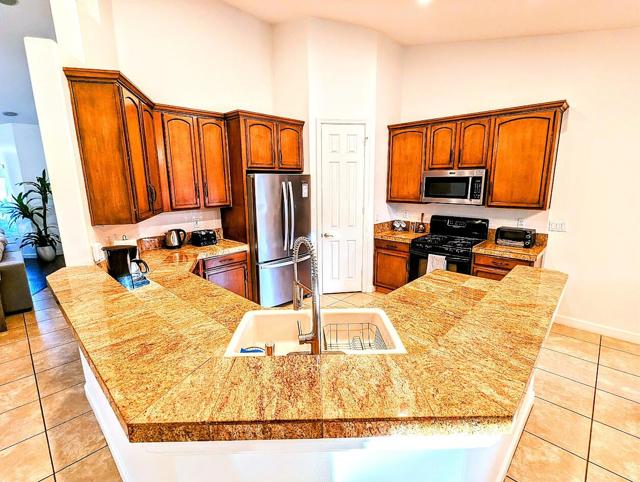 Image 16 of 42 For 28451 Avenida La Vista