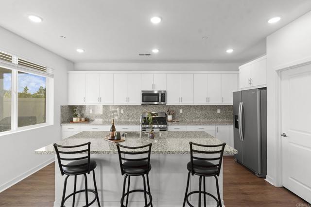 Detail Gallery Image 13 of 52 For 35182 Orchard Trl, Fallbrook,  CA 92028 - 4 Beds | 3 Baths