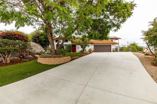 Detail Gallery Image 18 of 75 For 1402 Rimrock Dr, Escondido,  CA 92027 - 4 Beds | 3/1 Baths