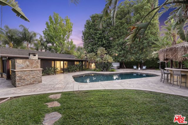 23309 Ladrillo Street, Woodland Hills CA: https://media.crmls.org/mediaz/fd86d71e-2964-4ba5-aae6-960706a328c6.jpg