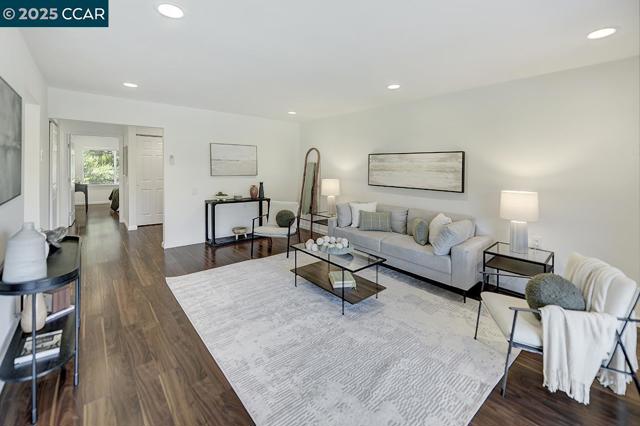 3136 Tice Creek Dr, Walnut Creek CA: https://media.crmls.org/mediaz/fd875f3e-b76d-4cf7-afe8-e6e44503bd1a.jpg