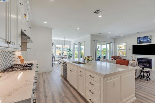 258 Goldfield Pl, San Ramon CA: https://media.crmls.org/mediaz/fd87706d-a39f-44be-85e0-7af991010320.jpg