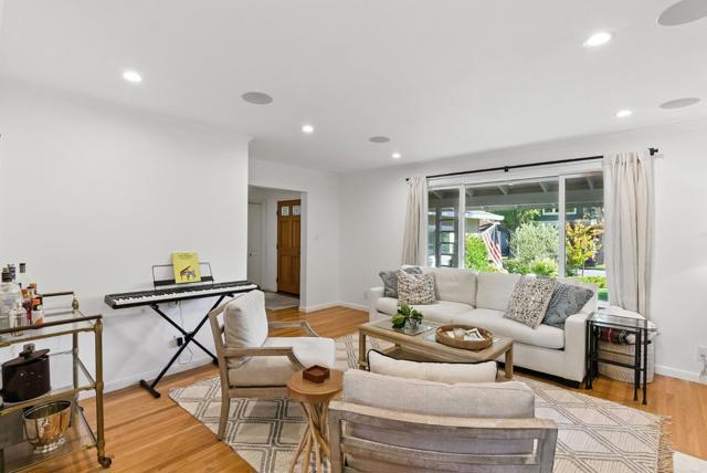 1427 Paloma Avenue, Burlingame CA: https://media.crmls.org/mediaz/fd87be89-3f16-444c-b5e2-d2cb42f2c26c.jpg