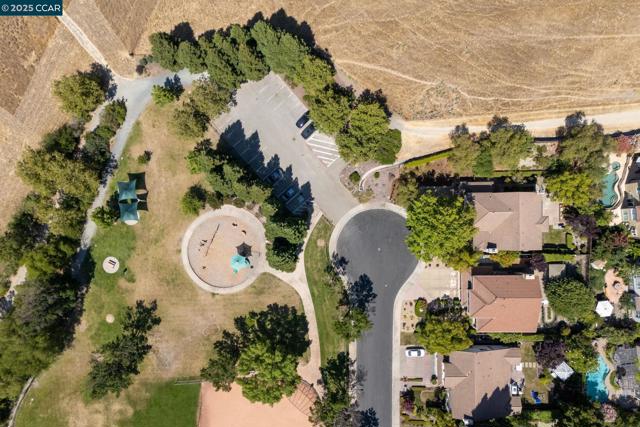 125 Coriander Ct, San Ramon CA: https://media.crmls.org/mediaz/fd87c18d-2e0c-45f1-b164-894c44f541ec.jpg