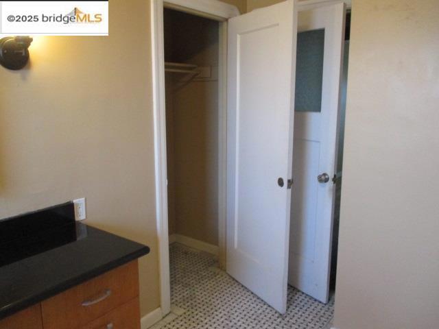 4211 Market St, Oakland CA: https://media.crmls.org/mediaz/fd87de4b-ff88-416f-a935-2b6fbf57af7e.jpg