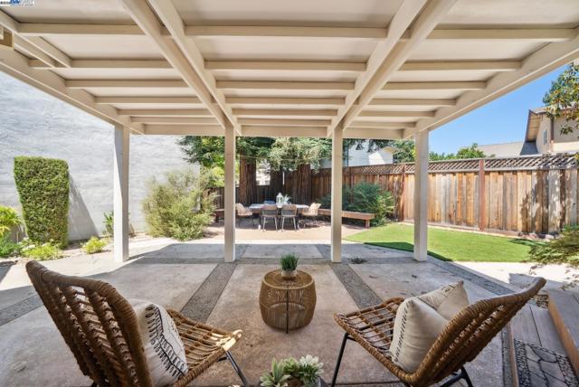 7467 Sundrop Ct, Pleasanton CA: https://media.crmls.org/mediaz/fd880ccb-f263-4403-be00-ab2f658f013e.jpg