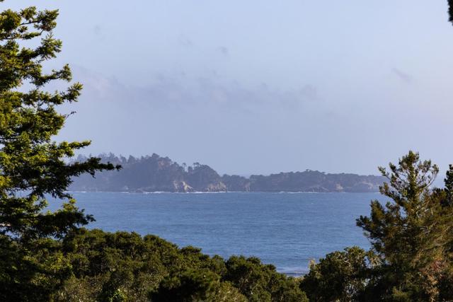 1522 Riata Road, Pebble Beach CA: https://media.crmls.org/mediaz/fd8836a7-77a9-4ca9-b966-4f7ce445cebe.jpg