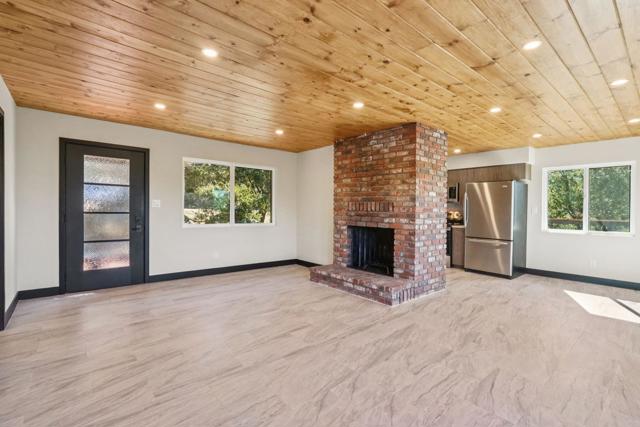54091 Northridge, Idyllwild CA: https://media.crmls.org/mediaz/fd887384-4817-4a1e-9c01-ca8235c96754.jpg