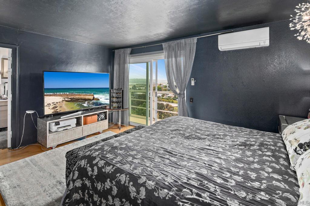 MLS #250032243SD image #34