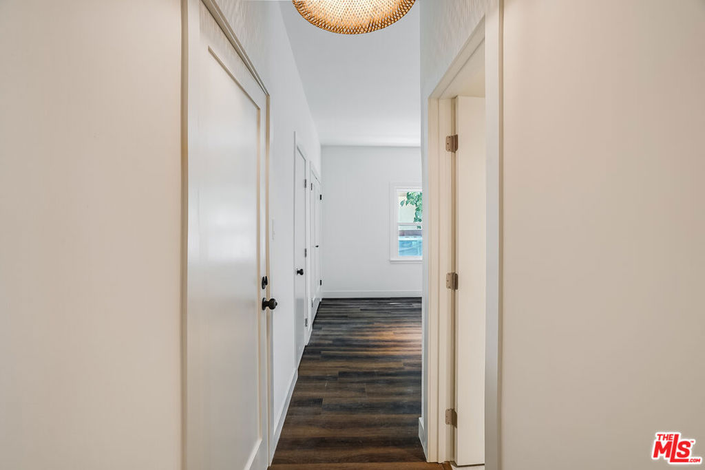 https://media.crmls.org/mediaz/fd88f684-867d-4069-845d-03d2f1c92c8e.jpg?preset=X-Large