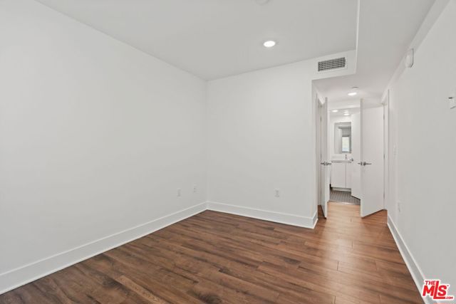 1223 Wellesley Avenue, Los Angeles CA: https://media.crmls.org/mediaz/fd890fbd-bae5-4c3b-87b3-67a40aa340cc.jpg