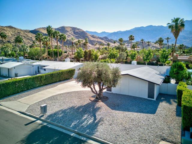 2445 S Broadmoor Drive, Palm Springs CA: https://media.crmls.org/mediaz/fd892003-270c-41f4-809c-52c9cb2cff91.jpg