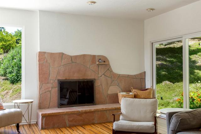 28628 Mountain Meadow Rd, Escondido CA: https://media.crmls.org/mediaz/fd893aaa-b71a-49ac-99d2-155601ec56b9.jpg