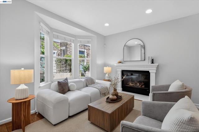 5880 Hillbrook Pl, Dublin CA: https://media.crmls.org/mediaz/fd8ab174-9d03-4b01-84f6-b4f845dcf333.jpg