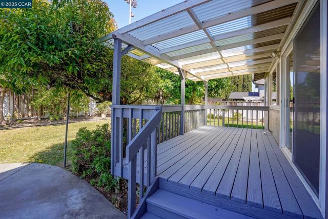 715 Graymont Circle, Concord CA: https://media.crmls.org/mediaz/fd8adee2-d528-41b6-be8c-80c5dbd28105.jpg