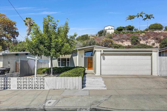 5556 Baja Drive, San Diego CA: https://media.crmls.org/mediaz/fd8b592e-edb9-45a9-9e0f-d0768eaa8aa3.jpg