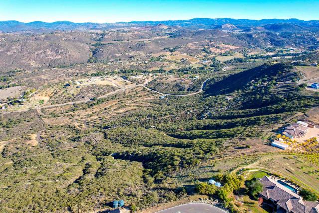 18408 Sweet Ln, Ramona CA: https://media.crmls.org/mediaz/fd8b6592-0b21-4c17-8559-cca1339dbfdc.jpg