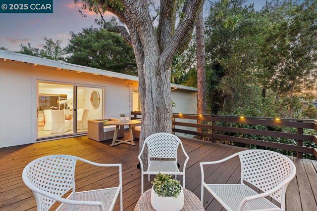 32 California Ave, Orinda CA: https://media.crmls.org/mediaz/fd8c6751-f9a1-46fa-8a50-8448348711c1.jpg