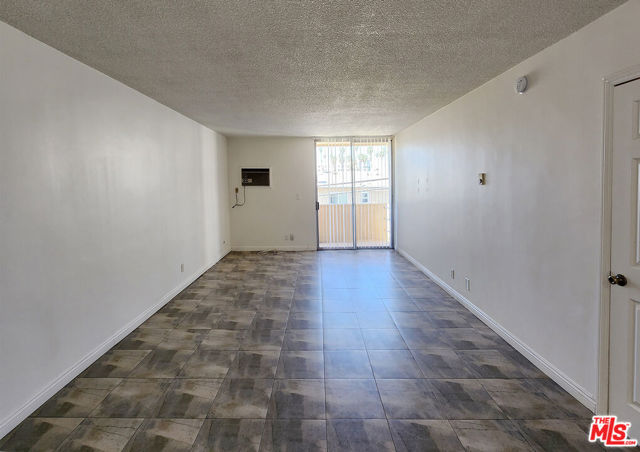 425 S Kenmore Avenue, Los Angeles CA: https://media.crmls.org/mediaz/fd8cbe81-903c-4003-9559-4f87cfe1dae5.jpg