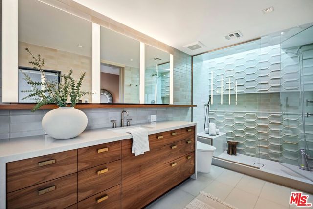 1933 Redcliff Street, Los Angeles CA: https://media.crmls.org/mediaz/fd8cfd26-cddb-45d2-b84a-6f23eb44c09a.jpg