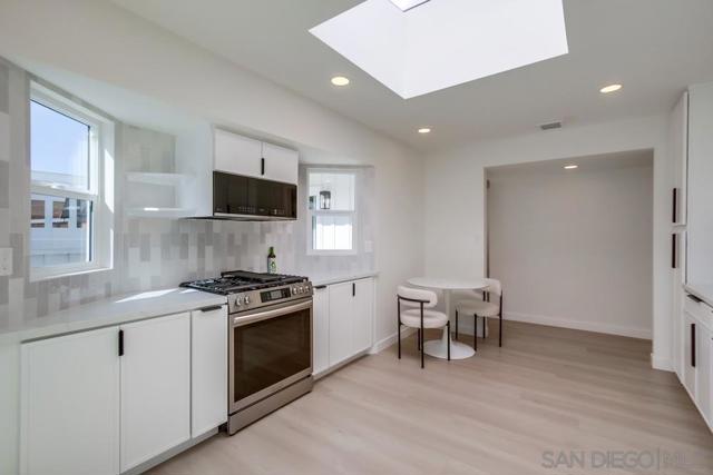 8457 Paseo Del Ocaso, La Jolla CA: https://media.crmls.org/mediaz/fd8d10de-1b98-49ef-8ac6-0b7862d8cf6c.jpg