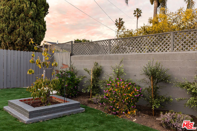 4240 Chase Avenue, Los Angeles CA: https://media.crmls.org/mediaz/fd8d2e5d-29c6-4846-a10b-b0ac6b982b22.jpg