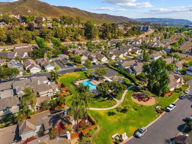 10598 Rancho Carmel Dr, San Diego CA: https://media.crmls.org/mediaz/fd8e3601-4eb0-4bfb-82bd-78345aa0ce33.jpg