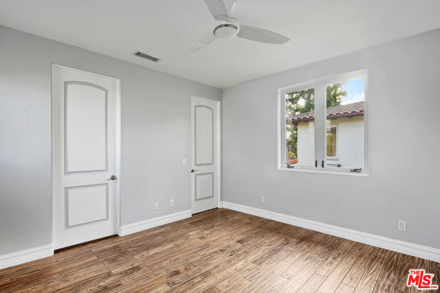 5309 Louise Avenue, Encino CA: https://media.crmls.org/mediaz/fd8e4365-15f3-4438-aa4a-035189539972.jpg