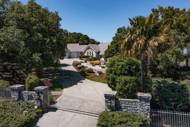 26048 Paseo Del Sur, Monterey CA: https://media.crmls.org/mediaz/fd8e9230-9c06-44f0-8b28-d04db690ac93.jpg