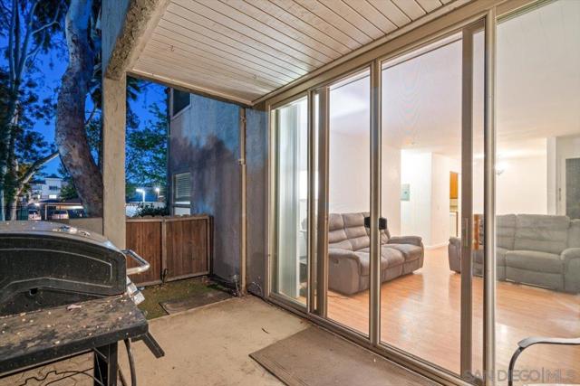1350 N Escondido Blvd, Escondido CA: https://media.crmls.org/mediaz/fd8ec21c-4a44-4750-97bb-4879522c1b95.jpg