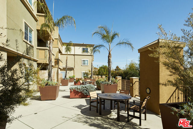 1408 W WASHINGTON Boulevard, Los Angeles CA: https://media.crmls.org/mediaz/fd8eccfd-c282-49af-b686-f8e468ef833c.jpg