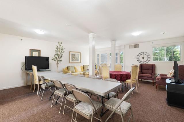 576 W Parr Avenue, Los Gatos CA: https://media.crmls.org/mediaz/fd8f39d1-5489-4e14-9449-383798ca114f.jpg