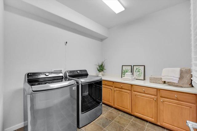 193 Fable Court, Mountain View CA: https://media.crmls.org/mediaz/fd8f58b4-0c9d-4a7c-b447-9e791e95df3a.jpg