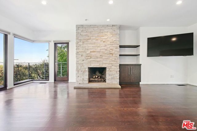 1527 Marmont Avenue, Los Angeles CA: https://media.crmls.org/mediaz/fd8f980a-46c5-4cf2-be1a-d619e364f337.jpg